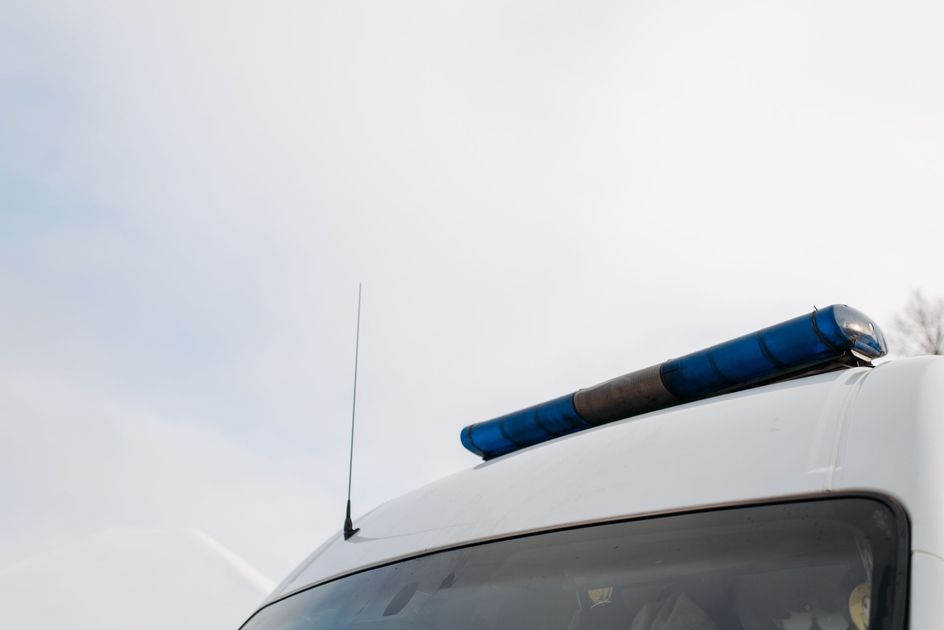 Ataque armado en San Juan de Miraflores deja chofer y pasajera heridos tras embestir a combi