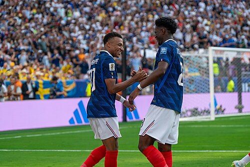 Mbappé celebra su centenario con el Real Madrid tras doblete ante el Barcelona