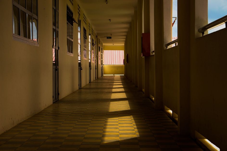 Terror en colegio de Los Olivos: Menor amenaza a escolares con pistola y cobra cupos